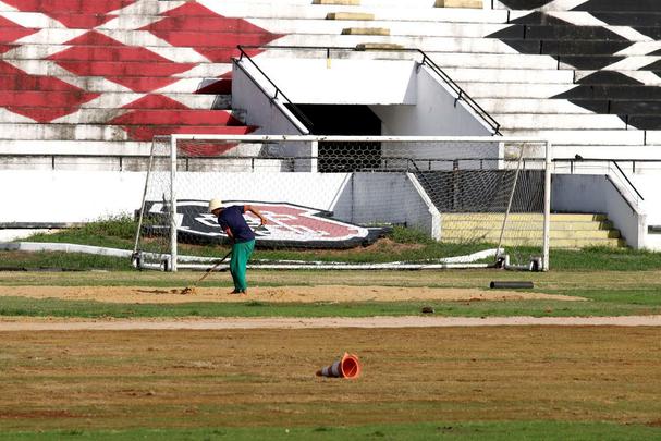 A data de entrega da reforma - que ainda no est definitivamente concluda - acontecer no dia em que o Santa Cruz vai estrear no Campeonato Pernambucano, contra o Amrica 