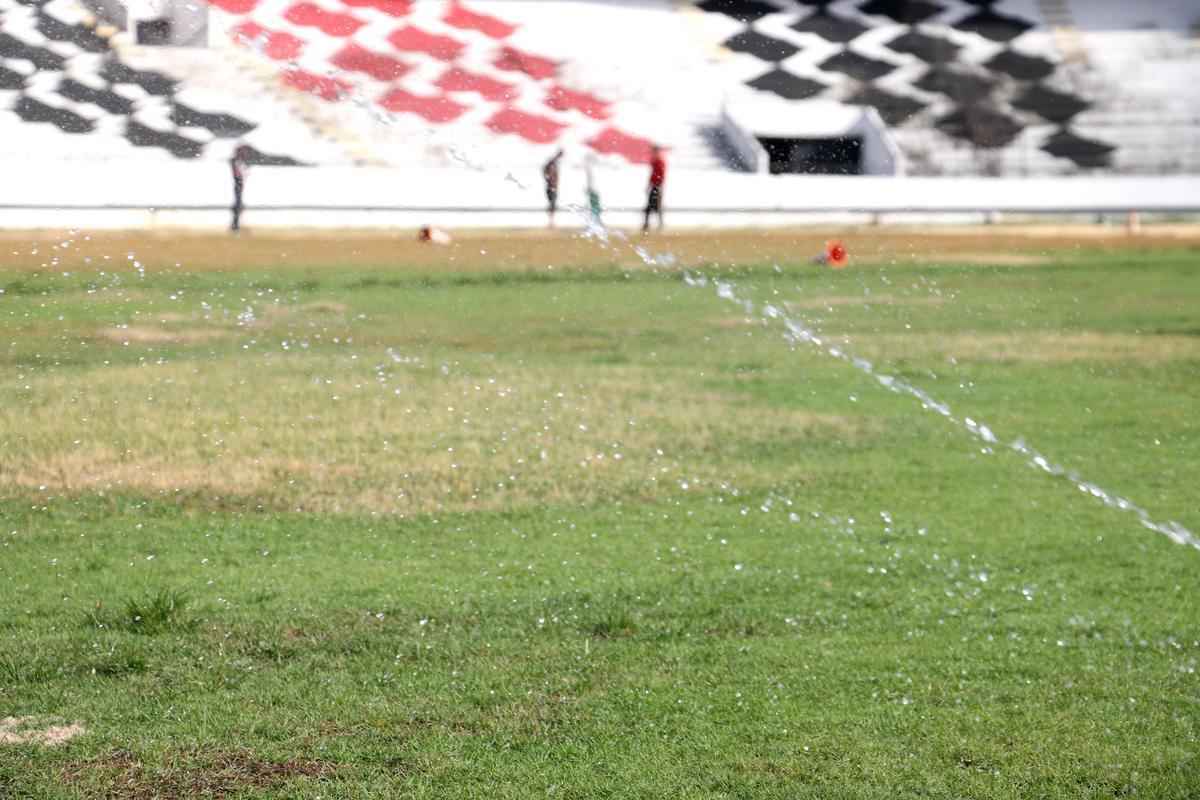 A data de entrega da reforma - que ainda no est definitivamente concluda - acontecer no dia em que o Santa Cruz vai estrear no Campeonato Pernambucano, contra o Amrica 