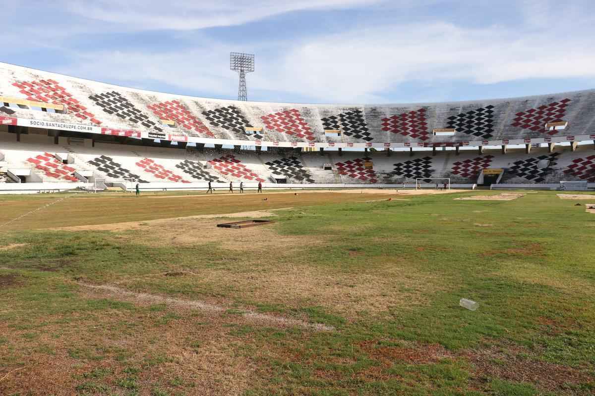 A data de entrega da reforma - que ainda no est definitivamente concluda - acontecer no dia em que o Santa Cruz vai estrear no Campeonato Pernambucano, contra o Amrica 