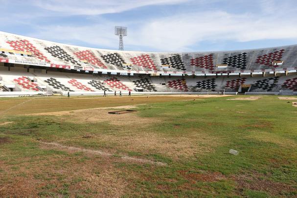 A data de entrega da reforma - que ainda no est definitivamente concluda - acontecer no dia em que o Santa Cruz vai estrear no Campeonato Pernambucano, contra o Amrica 