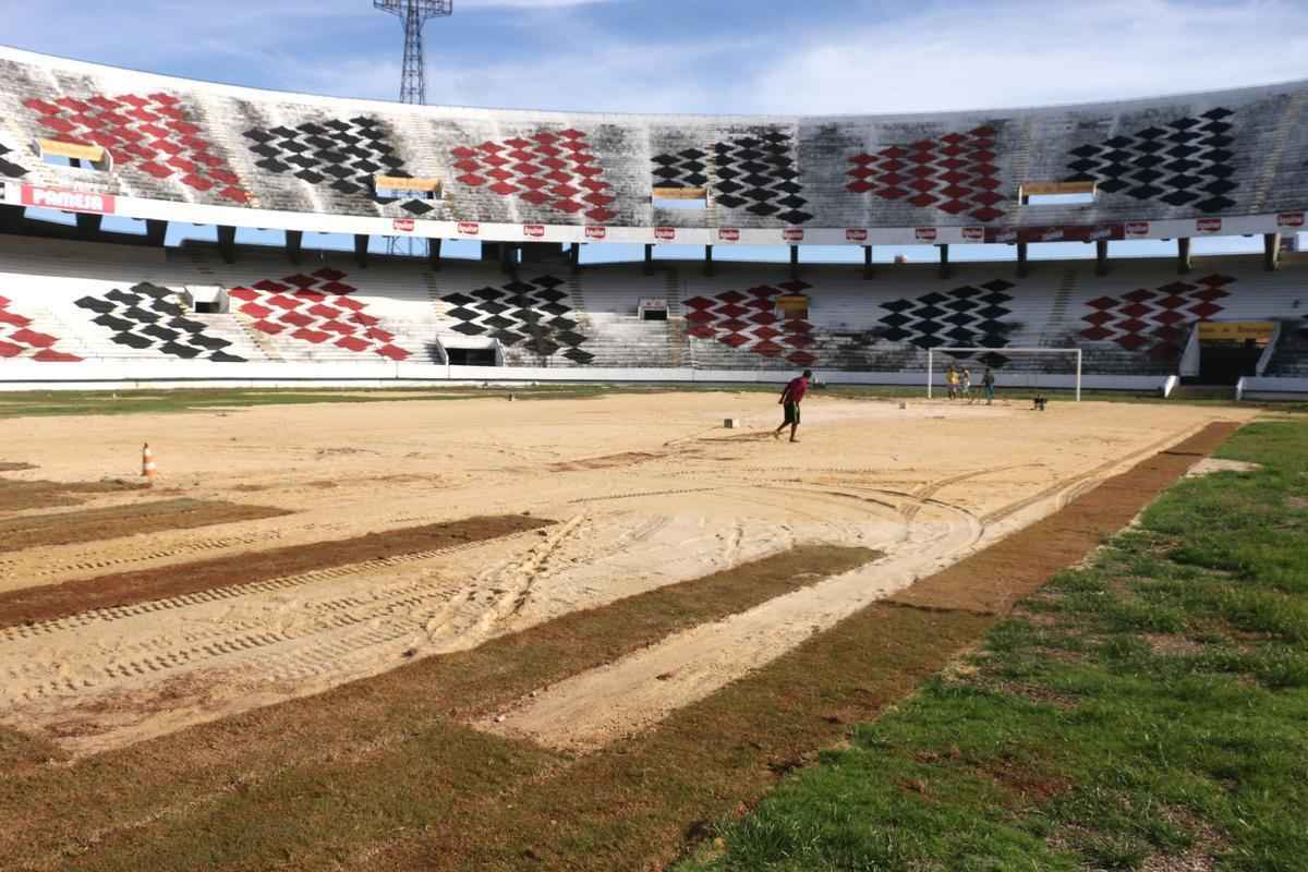 A data de entrega da reforma - que ainda no est definitivamente concluda - acontecer no dia em que o Santa Cruz vai estrear no Campeonato Pernambucano, contra o Amrica 