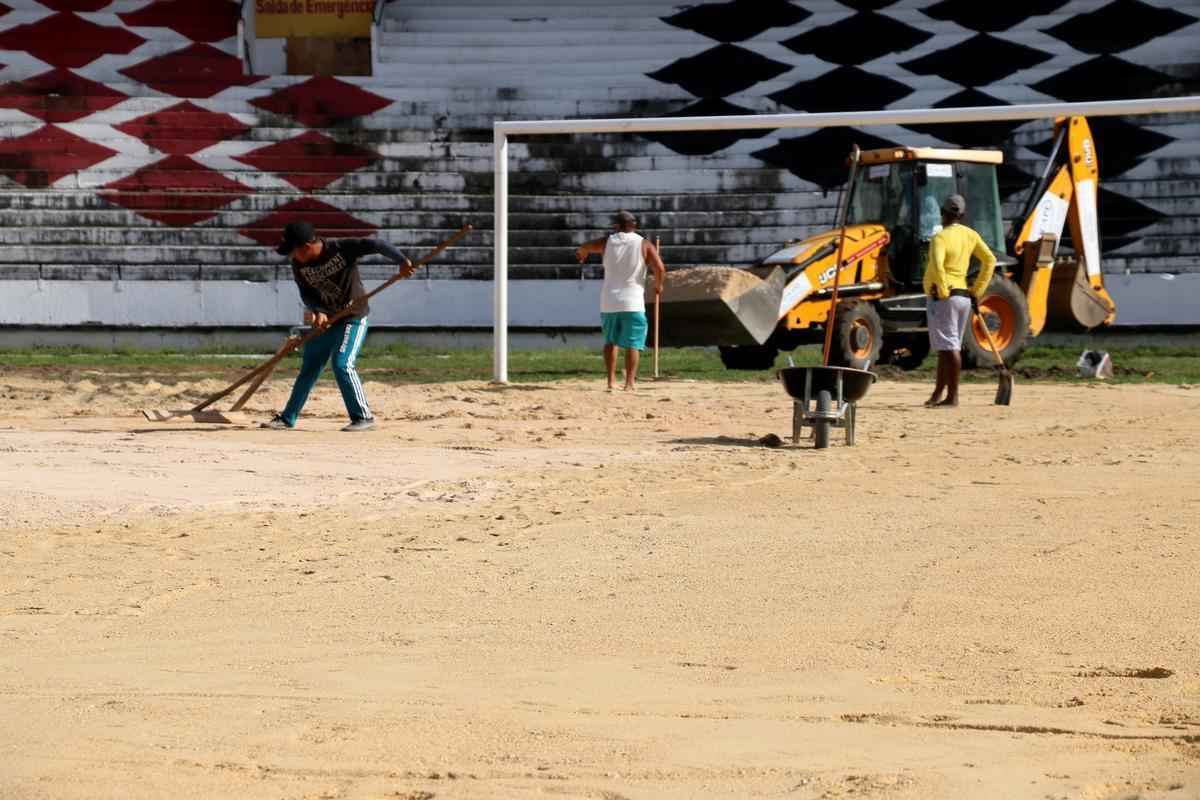 A data de entrega da reforma - que ainda no est definitivamente concluda - acontecer no dia em que o Santa Cruz vai estrear no Campeonato Pernambucano, contra o Amrica 