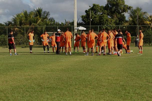 Elenco coral segue sua preparao para estreia no Campeonato Pernambucano, diante do Amrica, no prximo domingo, na Arena de Pernambuco