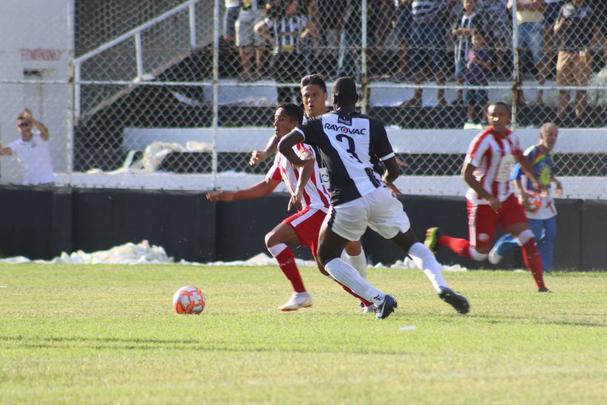 Com gol de empate do Nutico anotado pelo atacante Matheus Carvalho, equipe, entretanto, no conseguiu reagir  