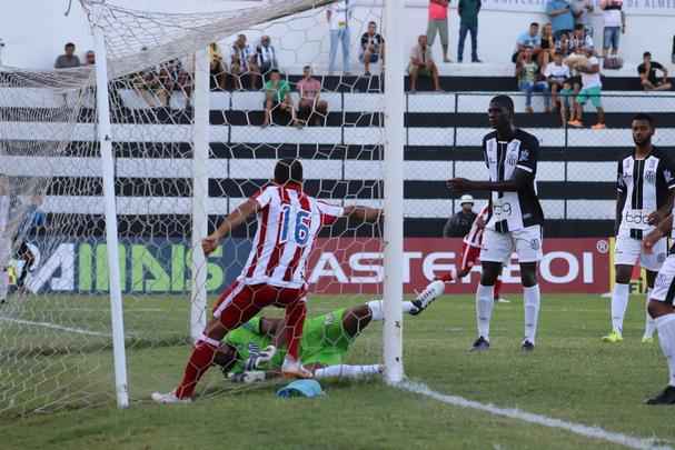 Com gol de empate do Nutico anotado pelo atacante Matheus Carvalho, equipe, entretanto, no conseguiu reagir  