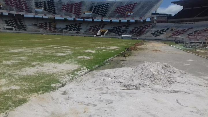 Diretoria coral gastou cerca de R$ 200 mil na reforma do gramado e espera concluir obra at a partida contra o Bahia, no dia 26 de janeiro
