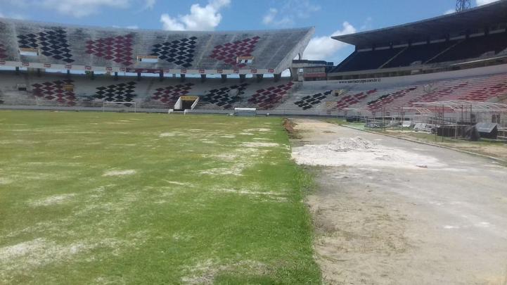 Diretoria coral gastou cerca de R$ 200 mil na reforma do gramado e espera concluir obra at a partida contra o Bahia, no dia 26 de janeiro