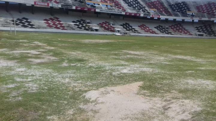 Diretoria coral gastou cerca de R$ 200 mil na reforma do gramado e espera concluir obra at a partida contra o Bahia, no dia 26 de janeiro