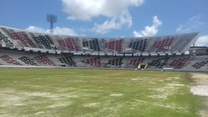 Diretoria coral gastou cerca de R$ 200 mil na reforma do gramado e espera concluir obra at a partida contra o Bahia, no dia 26 de janeiro