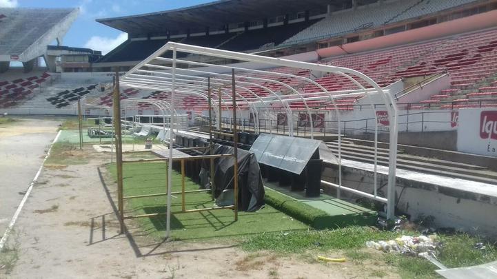 Diretoria coral gastou cerca de R$ 200 mil na reforma do gramado e espera concluir obra at a partida contra o Bahia, no dia 26 de janeiro