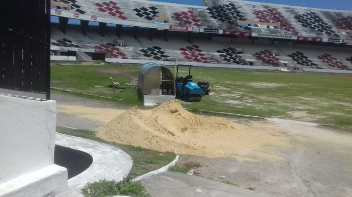 Diretoria coral gastou cerca de R$ 200 mil na reforma do gramado e espera concluir obra at a partida contra o Bahia, no dia 26 de janeiro