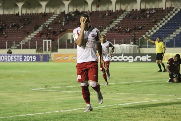 Gols da partida foram marcados pelo atacante Wallace Pernambucano e volante Maylson 