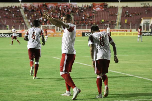 Gols da partida foram marcados pelo atacante Wallace Pernambucano e volante Maylson 