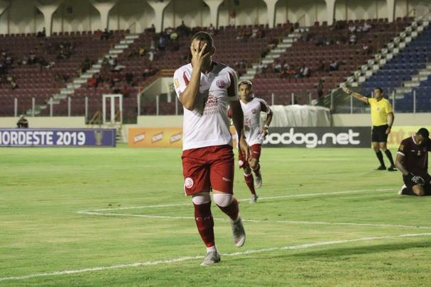 Gols da partida foram marcados pelo atacante Wallace Pernambucano e volante Maylson