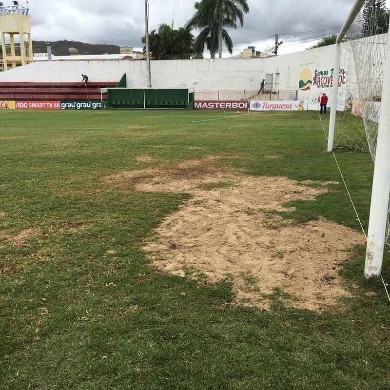 Santa Cruz se queixa de estado do gramado antes de confronto com Flamengo de Arcoverde, no Serto