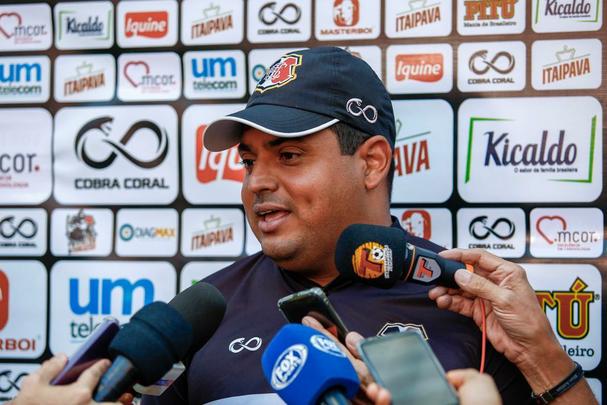 Técnico Leston Júnior tem dúvidas para a escalação do Tricolor para partida diante do Bahia, na Arena de Pernambuco, pelo Nordestão