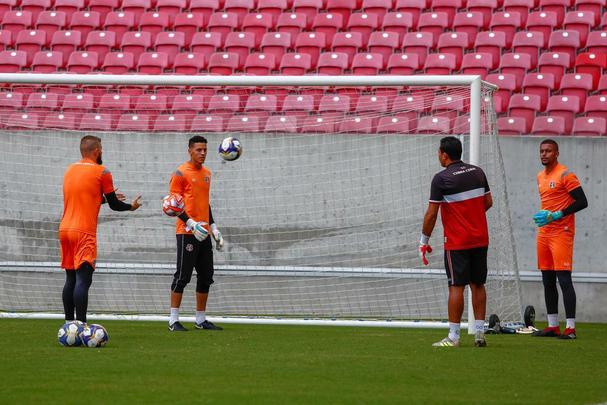 Técnico Leston Júnior tem dúvidas para a escalação do Tricolor para partida diante do Bahia, na Arena de Pernambuco, pelo Nordestão