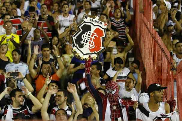 Na ocasio, o Nutico venceu por 2 a 1, mas foi o Santa Cruz que se classificou, por causa do gol fora de casa, para a final do Campeonato Pernambucano daquele ano. No primeiro jogo, o Santa havia ganho por 1 a 0.
