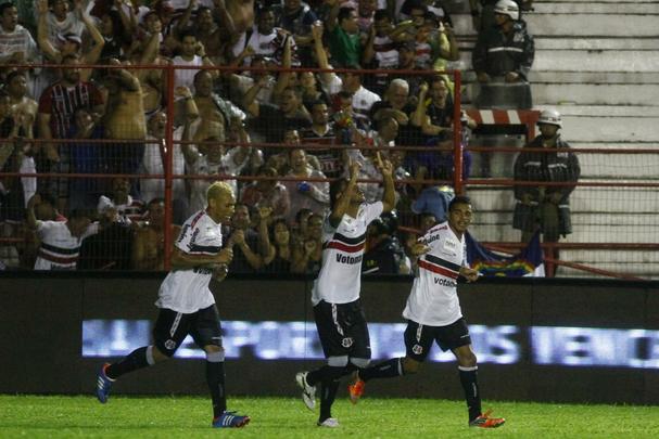 Na ocasio, o Nutico venceu por 2 a 1, mas foi o Santa Cruz que se classificou, por causa do gol fora de casa, para a final do Campeonato Pernambucano daquele ano. No primeiro jogo, o Santa havia ganho por 1 a 0.
