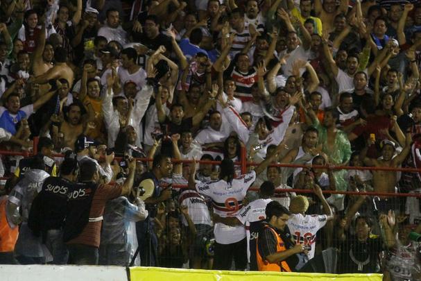 Na ocasio, o Nutico venceu por 2 a 1, mas foi o Santa Cruz que se classificou, por causa do gol fora de casa, para a final do Campeonato Pernambucano daquele ano. No primeiro jogo, o Santa havia ganho por 1 a 0.
