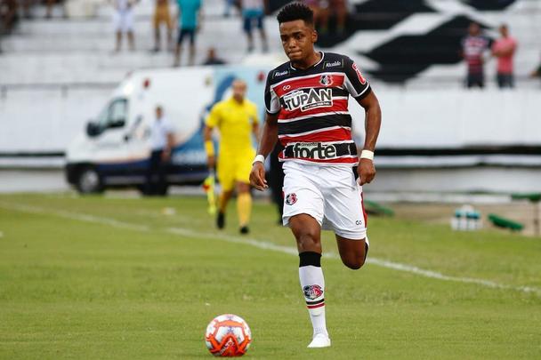 Santa Cruz e Sport disputam o primeiro Clássico das Multidões da temporada, na estreia do novo gramado do Arruda
