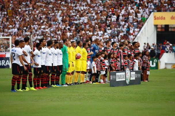 Santa Cruz e Sport disputam o primeiro Clássico das Multidões da temporada, na estreia do novo gramado do Arruda