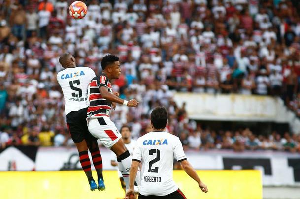 Santa Cruz e Sport disputam o primeiro Clássico das Multidões da temporada, na estreia do novo gramado do Arruda