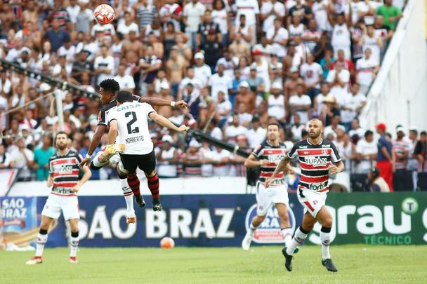 Santa Cruz e Sport disputam o primeiro Clássico das Multidões da temporada, na estreia do novo gramado do Arruda