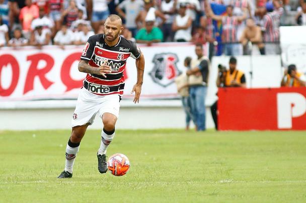 Santa Cruz e Sport disputam o primeiro Clássico das Multidões da temporada, na estreia do novo gramado do Arruda