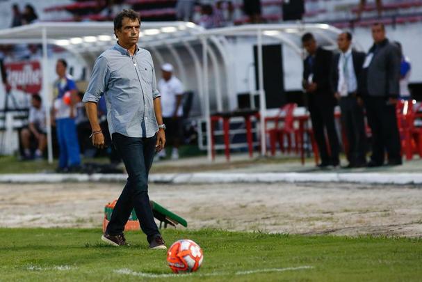 Santa Cruz e Sport disputam o primeiro Clássico das Multidões da temporada, na estreia do novo gramado do Arruda
