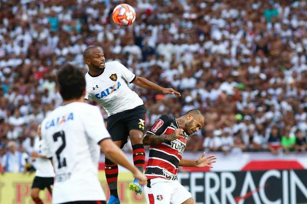 Santa Cruz e Sport disputam o primeiro Clássico das Multidões da temporada, na estreia do novo gramado do Arruda