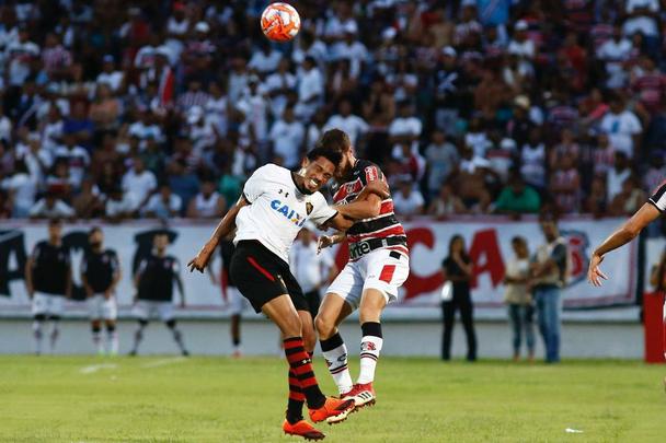 Santa Cruz e Sport disputam o primeiro Clássico das Multidões da temporada, na estreia do novo gramado do Arruda