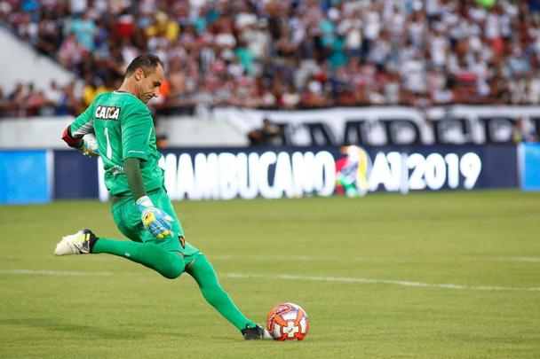Santa Cruz e Sport disputam o primeiro Clássico das Multidões da temporada, na estreia do novo gramado do Arruda