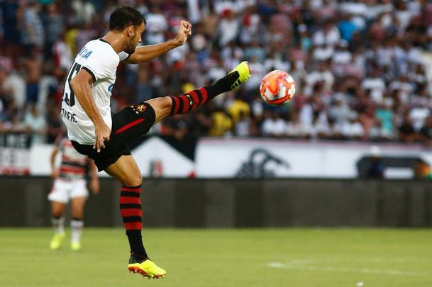Santa Cruz e Sport disputam o primeiro Clássico das Multidões da temporada, na estreia do novo gramado do Arruda