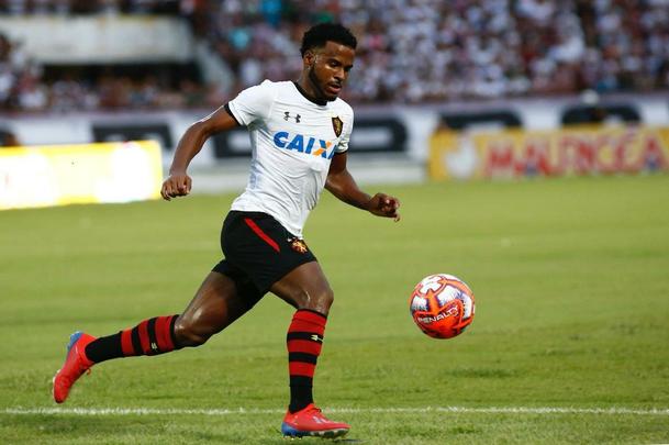 Santa Cruz e Sport disputam o primeiro Clássico das Multidões da temporada, na estreia do novo gramado do Arruda