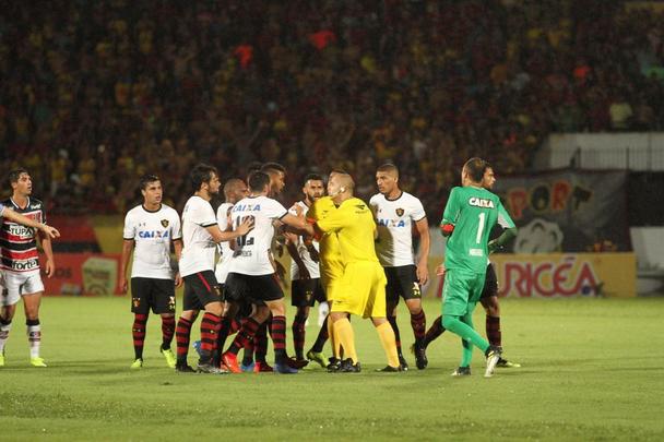 Santa Cruz venceu o Clássico das Multidões por 1 a 0, gol de Allan Dias e falha do goleiro Magrão