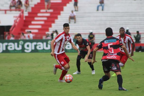 Lucas Paraba ganhou algumas oportunidades nos primeiros jogos da temporada. Mas perdeu um pouco de espao nas ltimas partidas