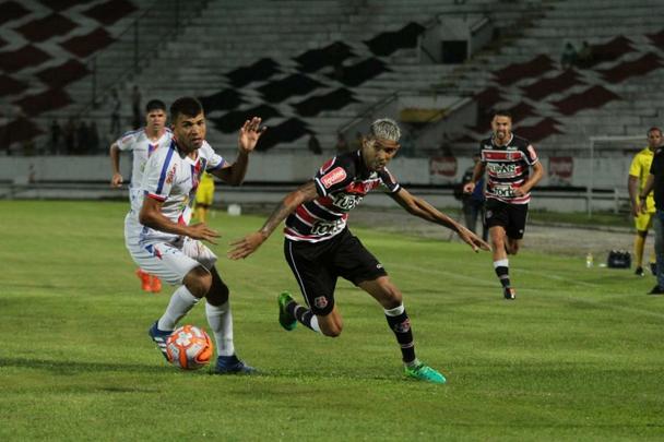Allan Dias, Patrick Vieira e Neto Costa, do Santa, perderam suas cobranças
