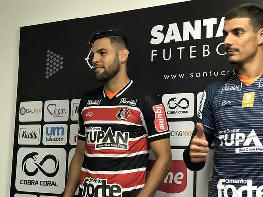 Executivo de futebol coral, Luciano Sorriso, apresentou o goleiro Renan Rinaldi, o zagueiro William Alves e o lateral esquerdo Carlos Renato