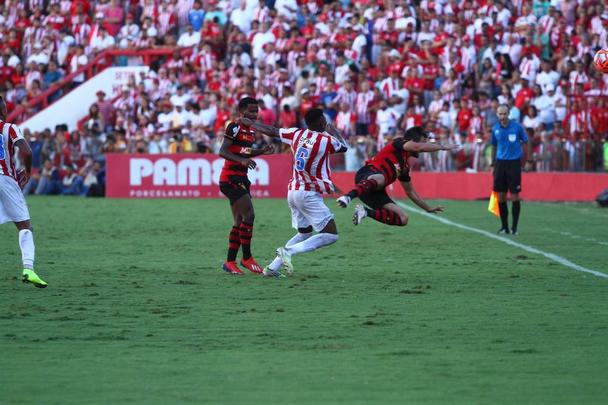 Primeira partida acontece no estdio dos Aflitos. No jogo da volta, o Leo decidir em casa 