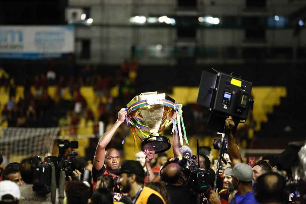 No tempo normal, Nutico venceu, de virada, por 2 a 1, mas nos pnaltis brilhou a estrela do goleiro Mailson, que pegou duas cobranas