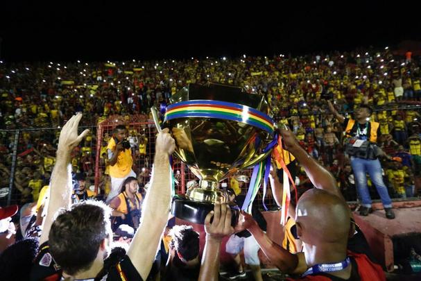 No tempo normal, Nutico venceu, de virada, por 2 a 1, mas nos pnaltis brilhou a estrela do goleiro Mailson, que pegou duas cobranas