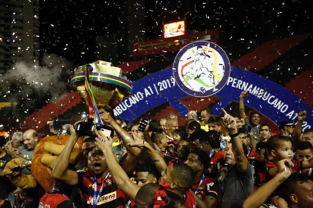 No tempo normal, Nutico venceu, de virada, por 2 a 1, mas nos pnaltis brilhou a estrela do goleiro Mailson, que pegou duas cobranas