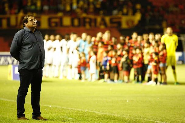 Com o empate no último minuto da partida, Rubro-negro pernambucano saiu vaiado da Ilha do Retiro