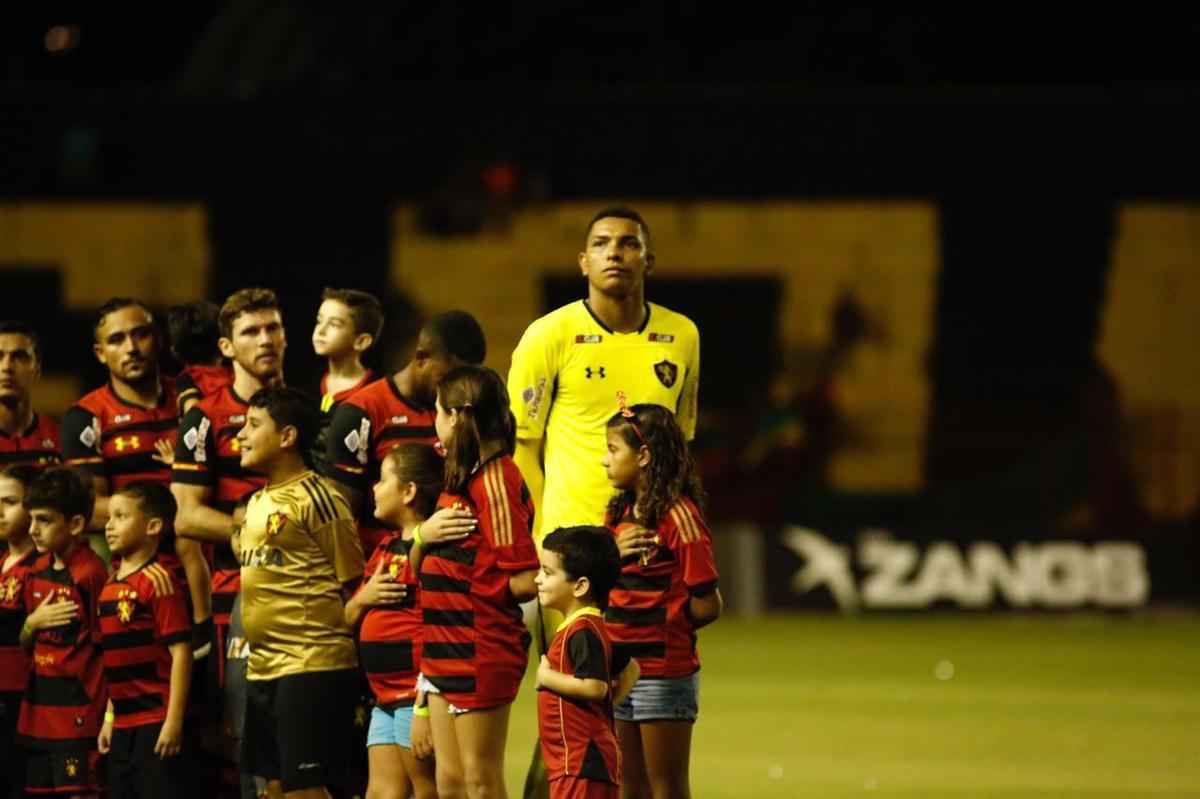 Com o empate no ltimo minuto da partida, Rubro-negro pernambucano saiu vaiado da Ilha do Retiro 