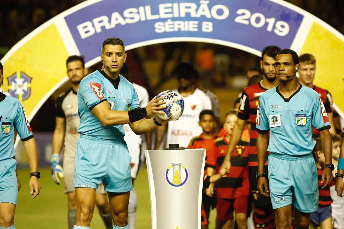 Com o empate no ltimo minuto da partida, Rubro-negro pernambucano saiu vaiado da Ilha do Retiro 