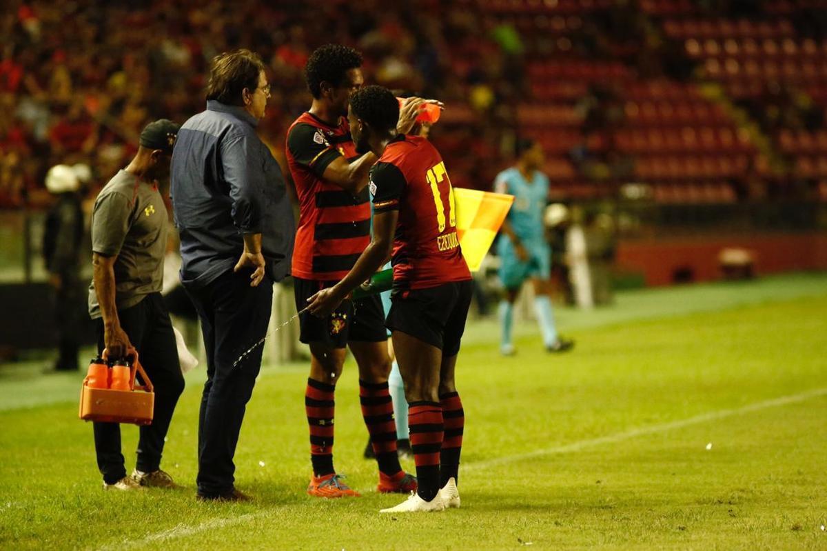 Com o empate no ltimo minuto da partida, Rubro-negro pernambucano saiu vaiado da Ilha do Retiro 