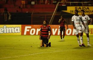 Com o empate no ltimo minuto da partida, Rubro-negro pernambucano saiu vaiado da Ilha do Retiro 