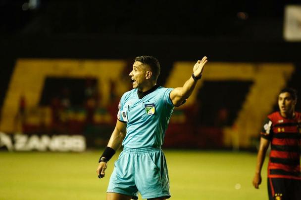 Com o empate no último minuto da partida, Rubro-negro pernambucano saiu vaiado da Ilha do Retiro