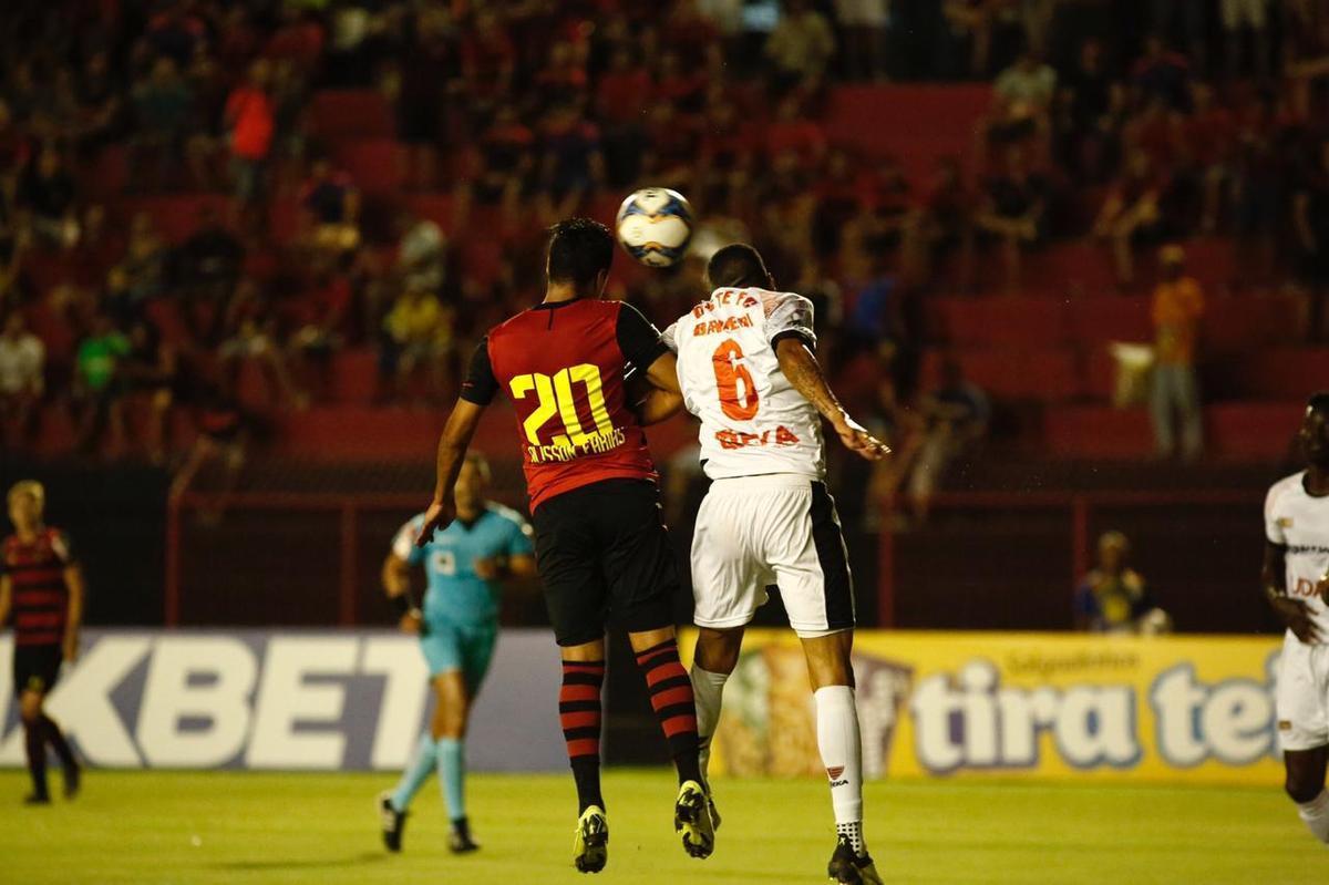 Com o empate no ltimo minuto da partida, Rubro-negro pernambucano saiu vaiado da Ilha do Retiro 